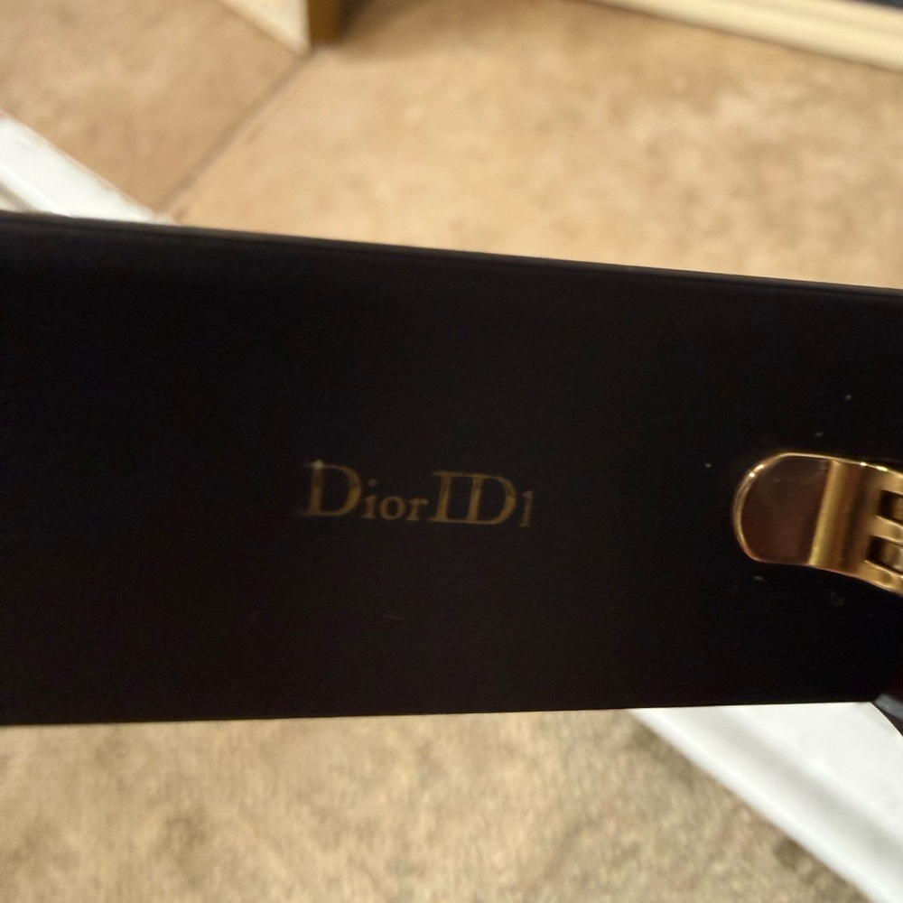 Dior Tortoiseshell Sunglasses with Dark Lenses - Picture 5 of 10